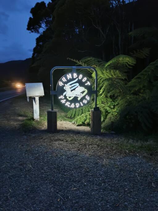 Gumboot Paradise Eco Stay Barrytown Exterior foto